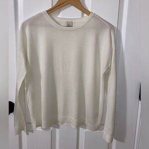 A. New day off white sweater size M.